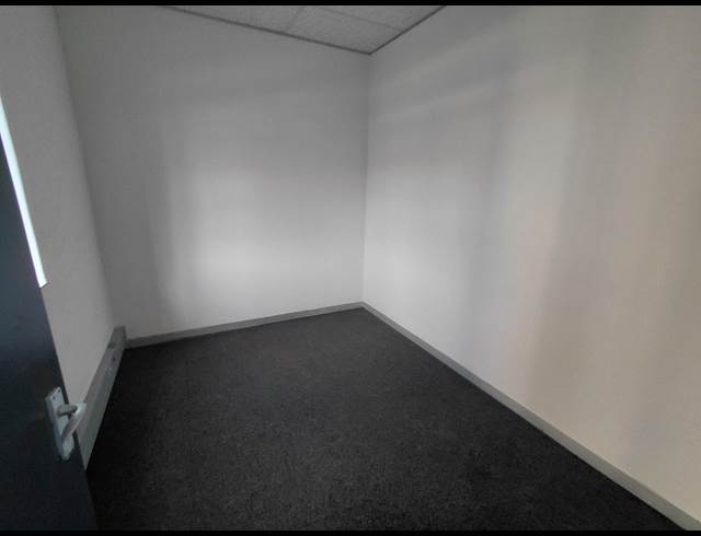 469M² OFFICE TO LET IN BRYANSTON