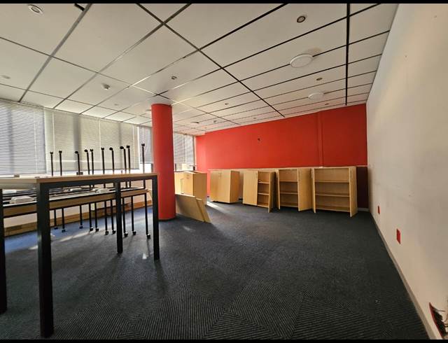1,076M² OFFICE TO LET IN DIE HOEWES