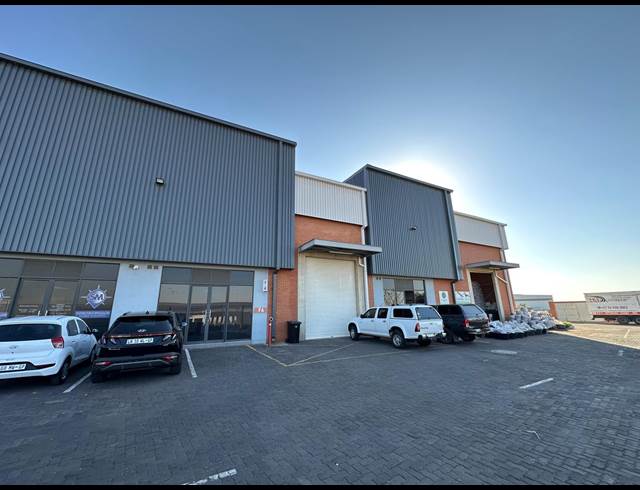 290M² WAREHOUSE TO LET IN LONGLAKE