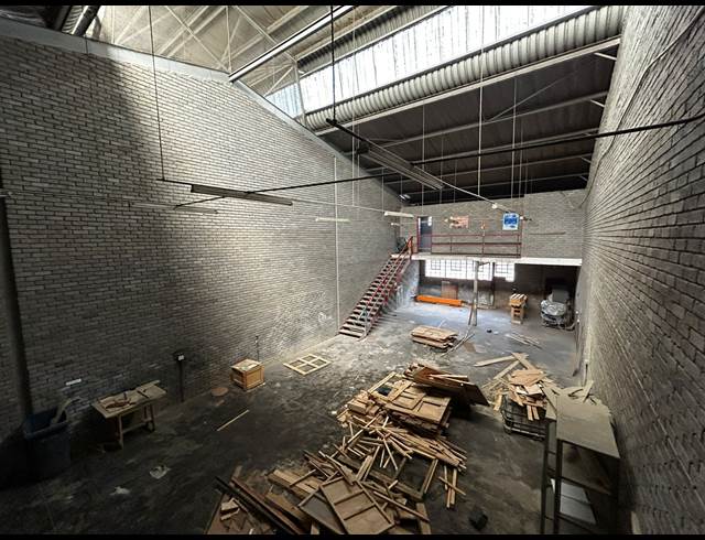 306M² WAREHOUSE TO LET IN KEW