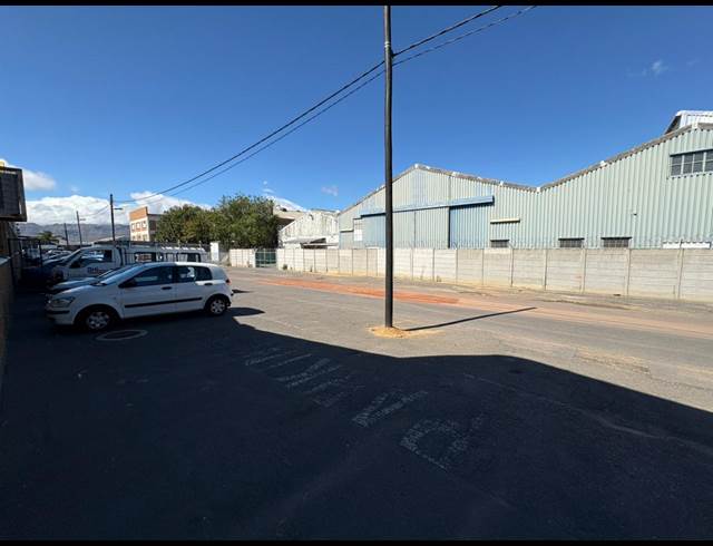 331M² WAREHOUSE TO LET IN GANTS PLAZA