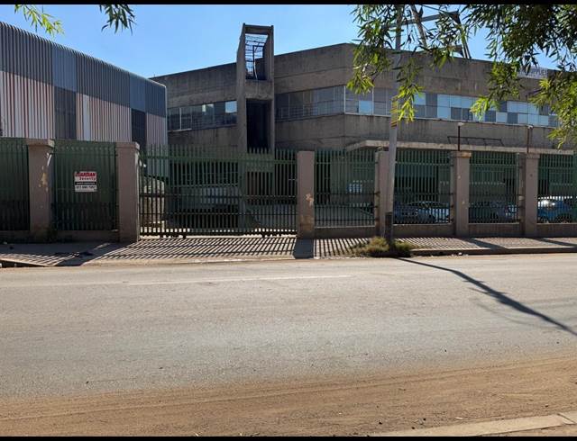 550M² WAREHOUSE TO LET IN SELBY