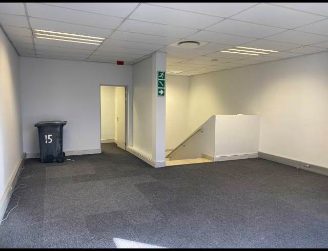 302M² WAREHOUSE TO LET IN STIKLAND INDUSTRIAL