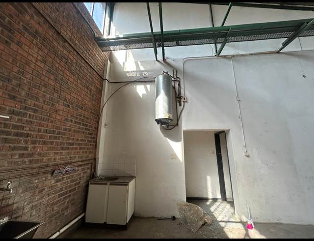 487M² WAREHOUSE TO LET IN LONGDALE