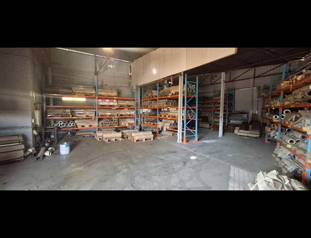 260M² BUILDING TO LET IN APEX