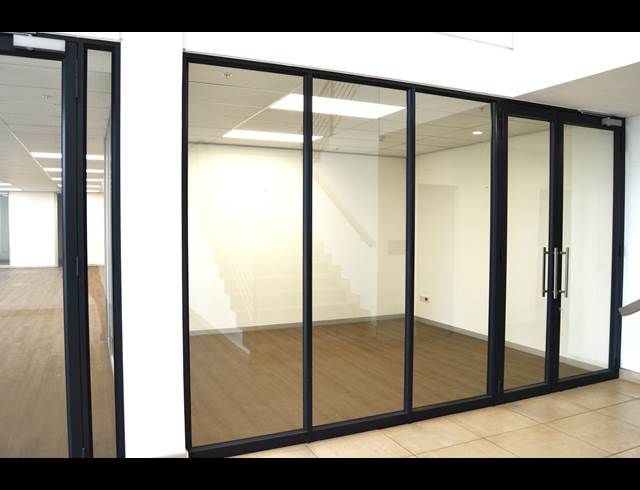 5,515M² WAREHOUSE TO LET IN OLIEVENHOUTBOSCH