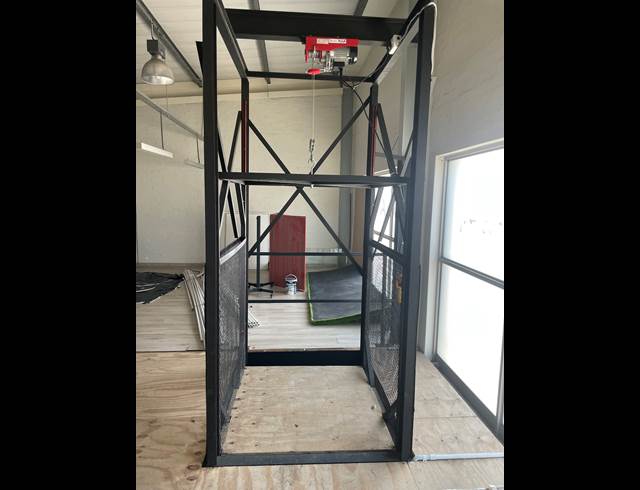 300M² WAREHOUSE TO LET IN BROOKLYN