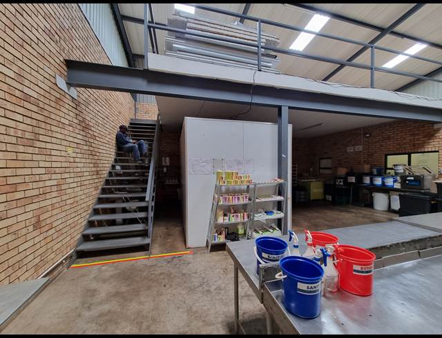 278M² WAREHOUSE TO LET IN CROWN