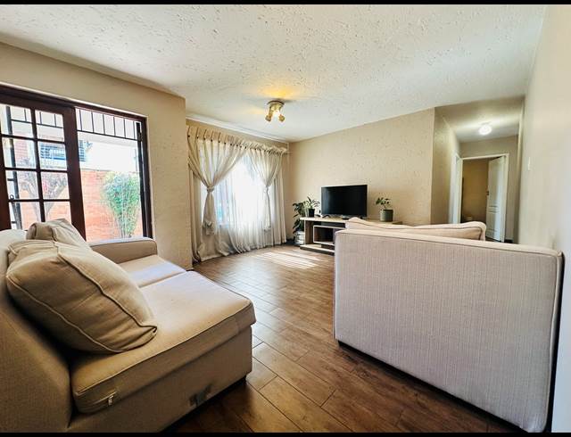 3 BEDROOM APARTMENT RENTED IN BRYANSTON