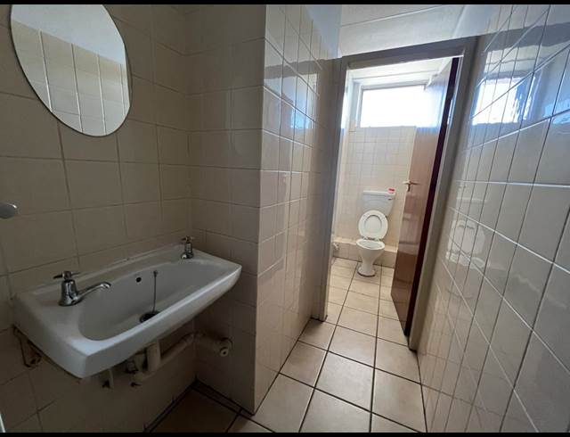175M² OFFICE TO LET IN STRIJDOMPARK