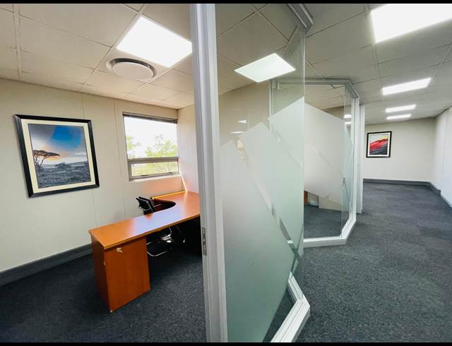137M² OFFICE TO LET IN MIDRIDGE PARK