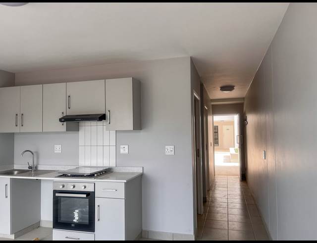 1 BEDROOM PROPERTY TO RENT IN HILLCREST CENTRAL