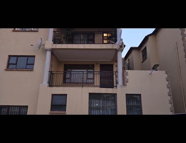 3 BEDROOM TOWNHOUSE RENTED IN WINCHESTER HILLS