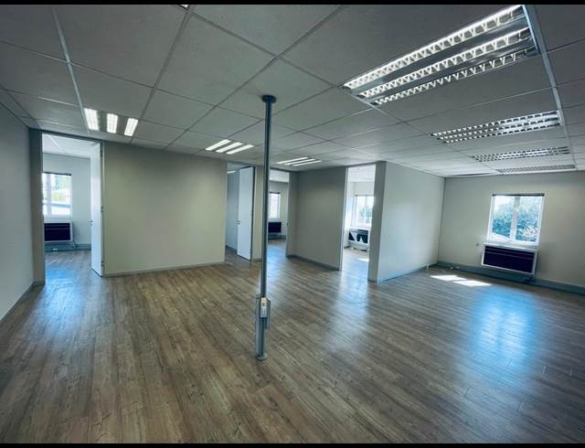 365M² OFFICE TO LET IN FOURWAYS