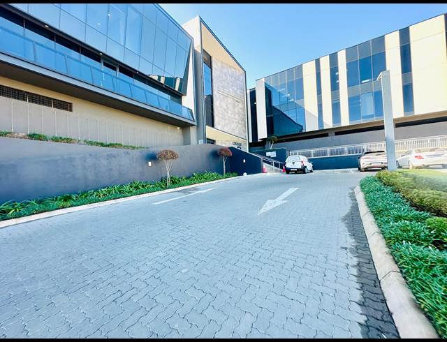 5,108M² OFFICE TO LET IN BRYANSTON