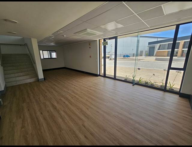 565M² WAREHOUSE TO LET IN STIKLAND INDUSTRIAL