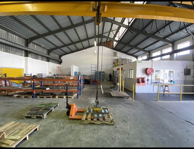 265M² FACTORY RENTED IN EPPING INDUSTRIAL