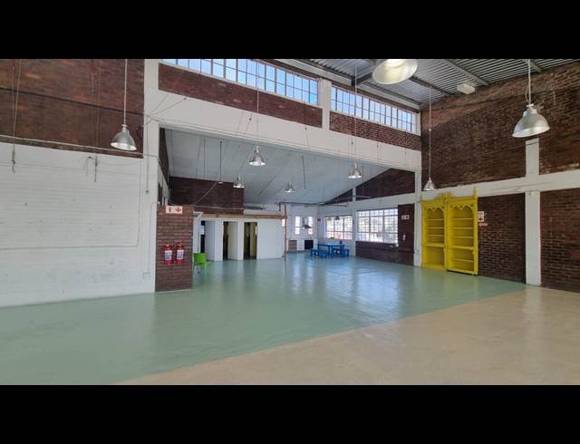 365M² BUILDING TO LET IN WOODSTOCK