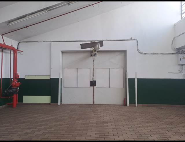 1,100M² WAREHOUSE TO LET IN LONGDALE