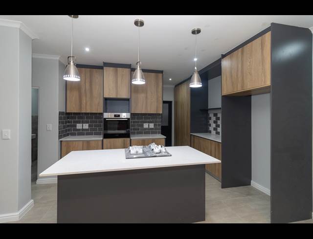 4 BEDROOM HOUSE TO LET IN SANDOWN