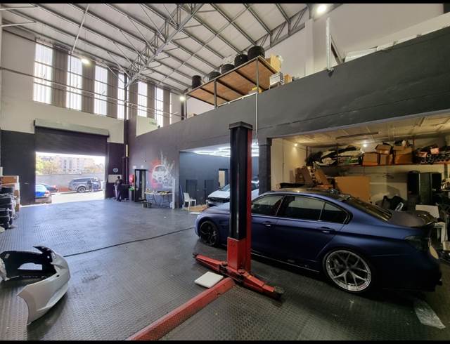322M² WAREHOUSE TO LET IN LINBRO PARK