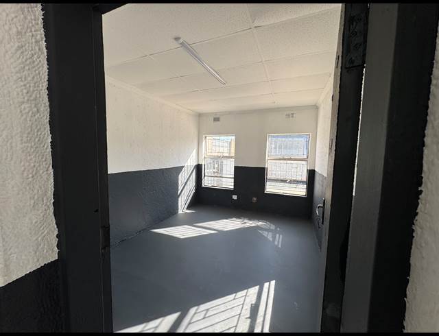 377M² WAREHOUSE TO LET IN WYNBERG