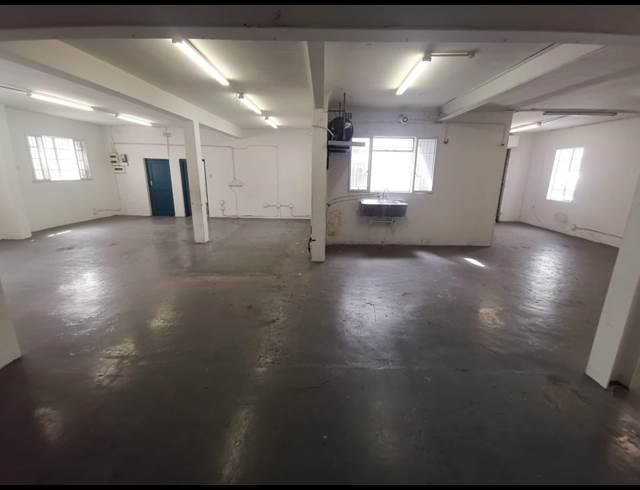 161M² WAREHOUSE TO LET IN WOODSTOCK