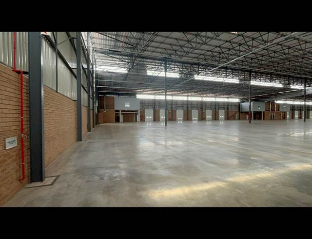8,300M² WAREHOUSE TO LET IN AIRPORT PARK