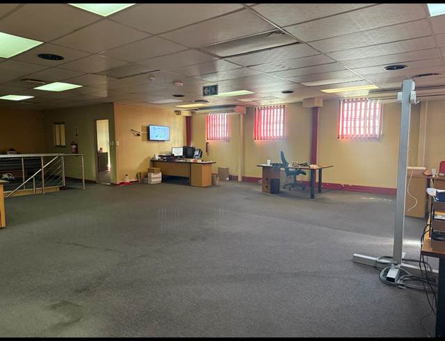 300M² WAREHOUSE TO LET IN HALFWAY HOUSE