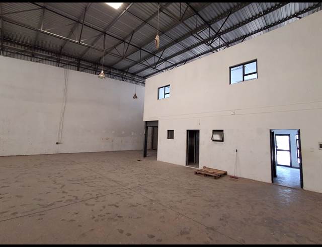 350M² WAREHOUSE TO LET IN WYCHWOOD