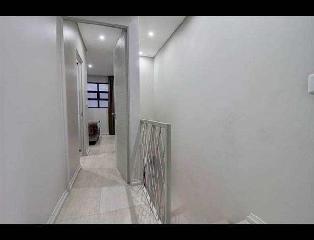 2 BEDROOM PROPERTY TO RENT IN MENLO PARK