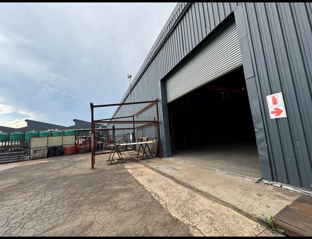 1,950M² FACTORY TO LET IN JET PARK