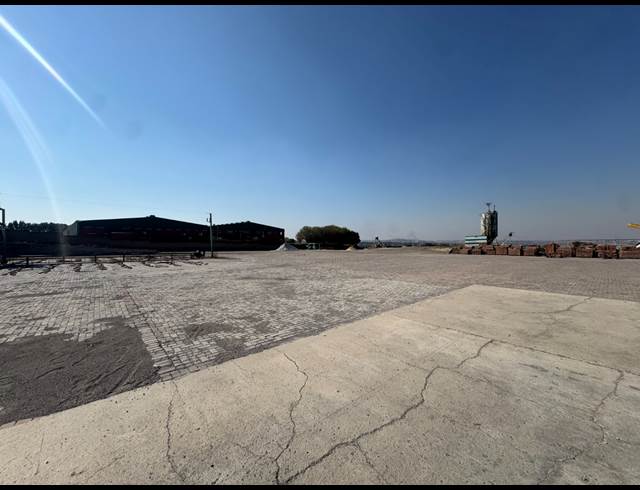 22,490M² INDUSTRIAL YARD TO LET IN CHAMDOR