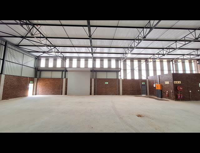548M² WAREHOUSE TO LET IN LASER PARK