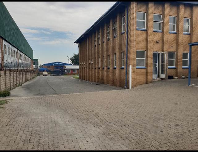 5,879M² WAREHOUSE TO LET IN WADEVILLE