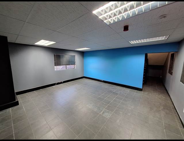642M² WAREHOUSE TO LET IN LASER PARK