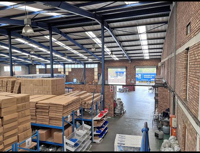 2,720M² WAREHOUSE TO LET IN FOUNDERS VIEW