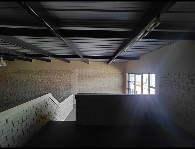 135M² WAREHOUSE TO LET IN POMONA