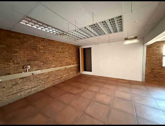 285M² WAREHOUSE TO LET IN LASER PARK