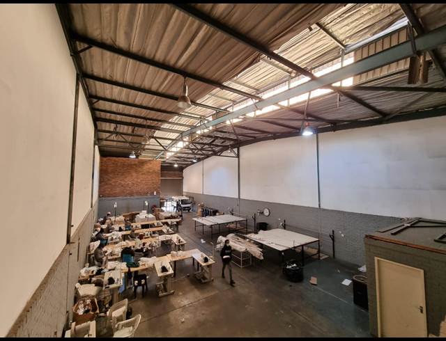 374M² WAREHOUSE RENTED IN SEBENZA