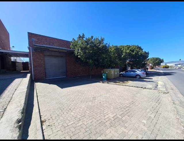 423M² WAREHOUSE TO LET IN STIKLAND INDUSTRIAL