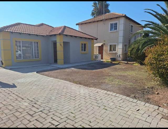 3 BEDROOM PROPERTY TO RENT IN ROSSLYN