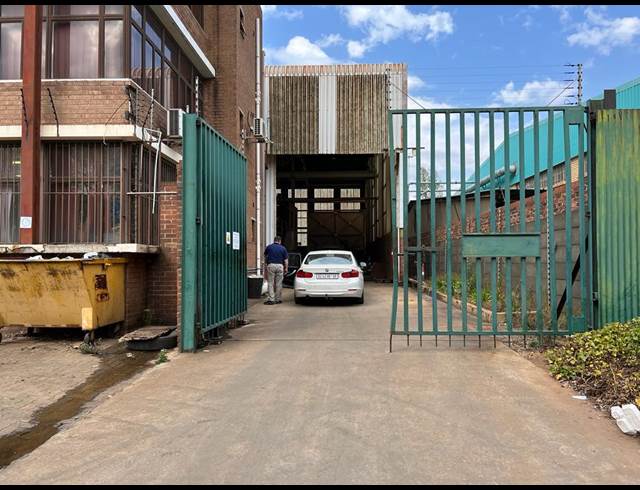 1,500M² WAREHOUSE TO LET IN DRIEHOEK