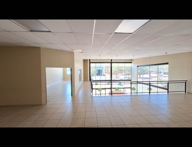 420M² SHOWROOM TO LET IN NORTH RIDING