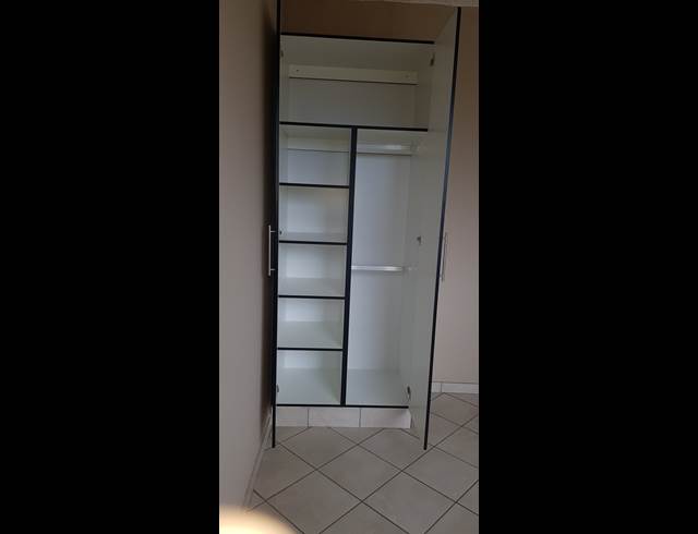 2 bed property to rent in KEMPTON PARK CBD