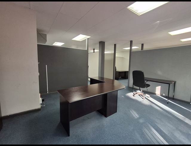 105M² OFFICE TO LET IN VINCENT