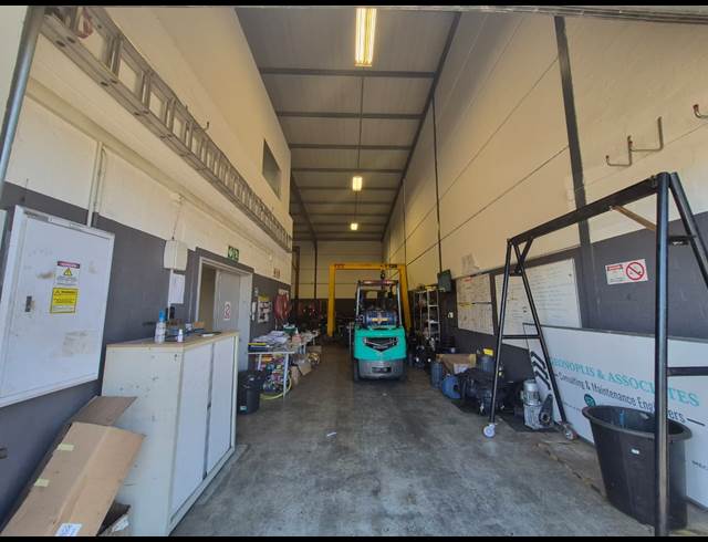 296M² WAREHOUSE TO LET IN BRACKENFELL SOUTH