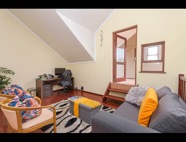 2 BEDROOM TOWNHOUSE RENTED IN SUNNINGHILL