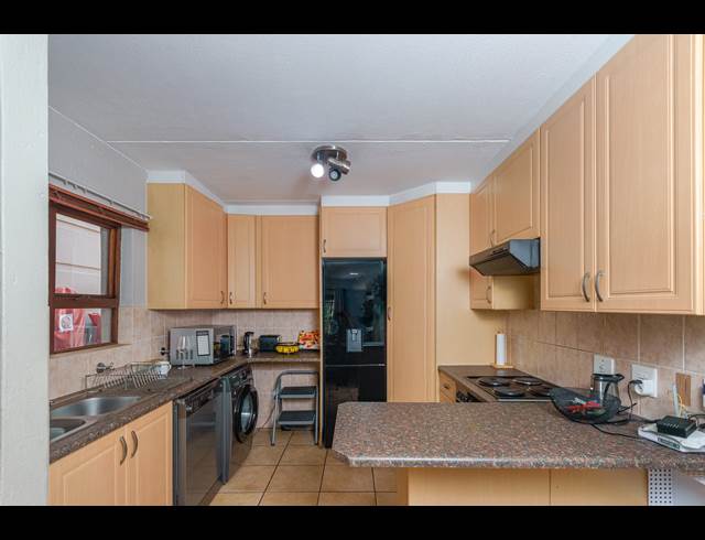 3 BEDROOM SECTIONAL TITLE RENTED IN PINESLOPES
