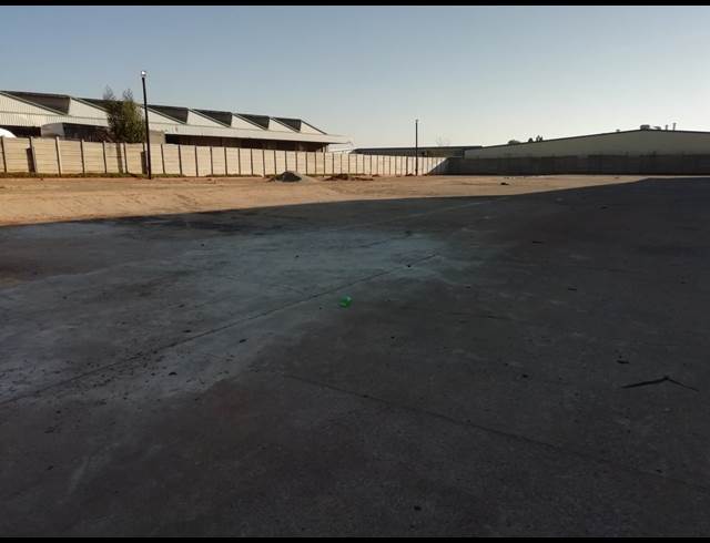 8,429M² WAREHOUSE TO LET IN SPARTAN